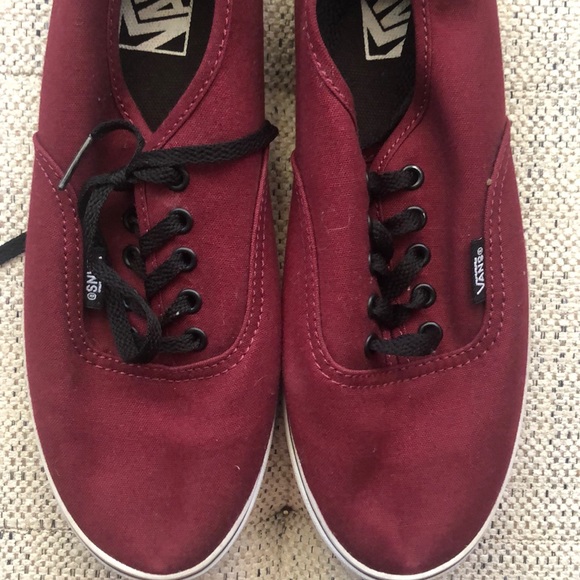 Maroon vans - Picture 5 of 6